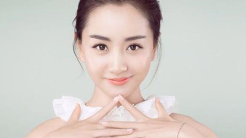 时代峰峻四代首次同堂鞠躬，养成系传承画面引爆粉丝情怀